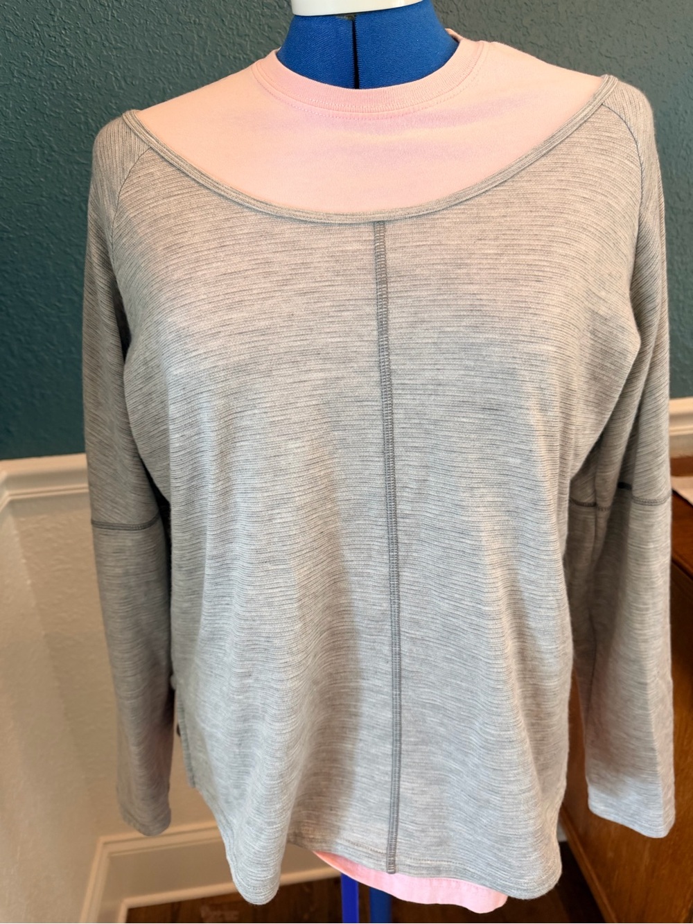 Kuhl Light Gray Women's Long-Sleeve Pullover Sweatshirt